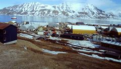 V Longyearbyenu se mísí starý industriální svt s turistickou infrastrukturou,