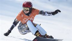 Ester Ledecká pi tréninku na snowboardu.