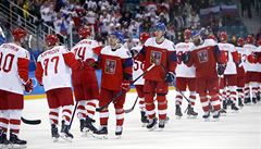 etí hokejisté gratulují ruskému soupei k postupu po semifinále ZOH 2018.