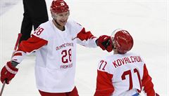 Ilja Kovalčuk přijímá gratulace ke třetímu gólu v semifinále ZOH 2018 pro... | na serveru Lidovky.cz | aktuální zprávy
