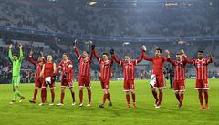 Hrái Bayernu Mnichov na závrené dkovace s fanouky
