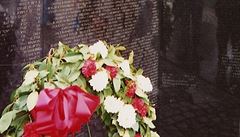 Plakety se jmény Ameri�an� padlých ve válce.