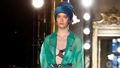 Dalí model znaky Emilio Pucci na milánském Fashion Weeku.