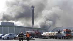 Hasiči uhasili požár v Mochově, snížili stupeň požárního poplachu na první