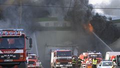 V roce 2012 hasii v Mochov likvidovali poár jedné z hal.