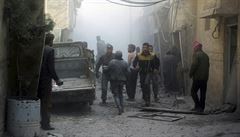 Asadovi vojáci navzdory rezoluci OSN o příměří útočí na Ghútu, tvrdí organizace