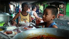 VIDEO: Jídlo z odpadků. Filipínský pagpag z ‚recyklovaného‘ masa je pokrm nejchudších