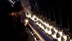 Zapálené svíky na poest Jána Kuciaka.