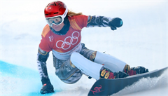 Ester Ledecká při kvalifikační jízdě obřího slalomu na snowboardu