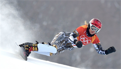 Ester Ledecká při kvalifikační jízdě obřího slalomu na snowboardu | na serveru Lidovky.cz | aktuální zprávy