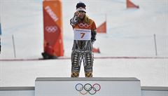 Ester Ledecká po výhe v paralelním obím slalomu na zimních olympijských hrách...