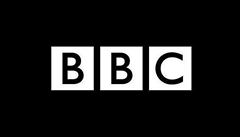 KLESLA: Kolik bere Paní času? Britská BBC čelí kritice kvůli platům mužů a žen