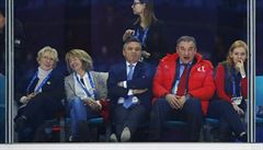 Finále hokejového turnaje sleduje i legendární ruský gólman Vladislav Trejak...