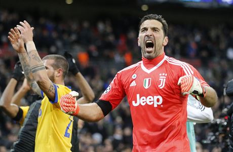 GIANLUIGI BUFFON SLAVÍ POSTUP JUVENTUSu