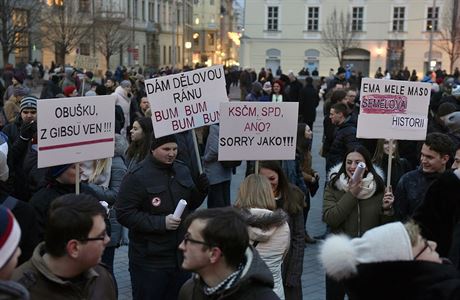 Proti volb komunisty Zdeka Ondráka protestují lidé také v Brn.