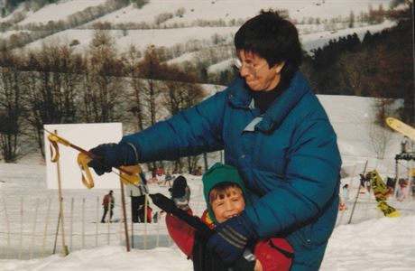 Maminka Ludmila u malou Evu Samkovou na lych.