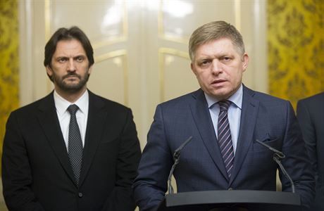 Ministr vnitra Robert Kaliák (vlevo) a slovenský premiér Robert Fico (vpravo)