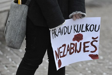 V reakci na vradu protestovalo mnoho Slovák.