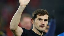 Gólman FC Porto Iker Casillas dává po vyřazení od Liverpoolu sbohem Lize mistrů.