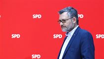 Dietmar Nietan (SPD) oznamuje vldn koalici.