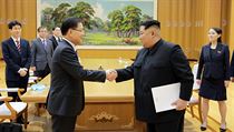 Severokorejsk vdce Kim ong-un po svm prvnm setkn s vznamnmi zstupci...