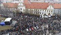 Demonstrace v Bratislav proti vld a za vyeten vrady novine a jeho...