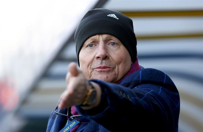 Vlastimil Petr�ela si nebere se svými hrá�i servítky.