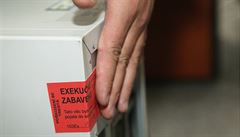 Zadlužené Čechy už exekuce tolik nestraší, jejich počet výrazně klesl