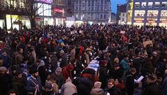 Demonstrace na Václavském námstí v Praze za odvolání Zdeka Ondráka
