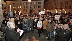 Protest v Plzni na Námstí Republiky.