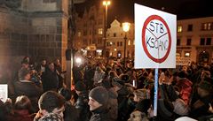 V Plzni demonstrovalo proti zvolení komunisty Ondráka asi 1500 lidí.