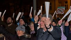 Stovky lidí protestovaly na Masarykov námstí v centru Hradce Králové.