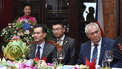 Šéf představenstva čínské skupiny CEFC Jie Ťien-ming s prezidentem Milošem... | na serveru Lidovky.cz | aktuální zprávy