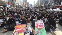 Demonstrace podporující hnutí #MeToo v Soulu.