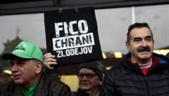 Pi odpoledních demonstracích proti slovenské vlád a za nezávislé vyetení...