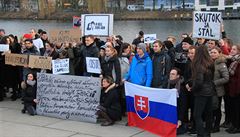 Demonstrace za slovenského novináe v Berlín.