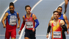 Pavel Maslák na trati 400 metr pi halovém mistrovství svta v Birminghamu