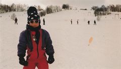 Malá Evika poprvé na snowboardu.
