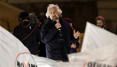 Zakladatel Hnutí 5 hvzd a komik Beppe Grillo na setkání s podporovateli v ím.