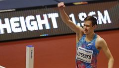 Ruský skokan Danil Lysenko se práv stal mistrem svta.