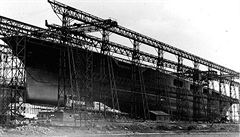 Výstavba Lexingtonu v roce 1925.