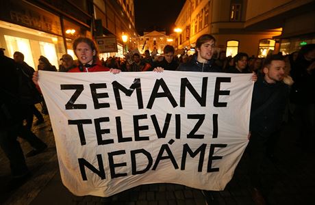 Na demonstraci za zachovn svobody slova se na Vclavskm nmst v Praze...