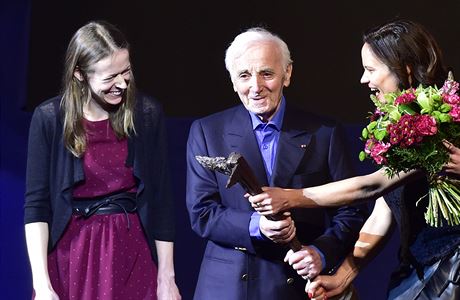 ansonir Charles Aznavour a domc filmov legenda Daniela Kolov pevzali...