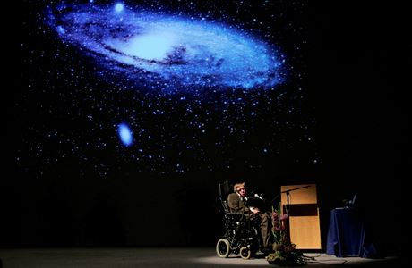 Z pednky Stephena Hawkinga.
