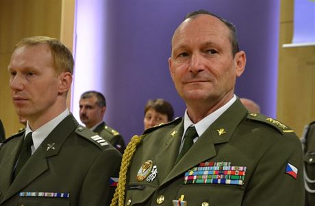 Plukovnk ve vslub Karel Klinovsk (vpravo).