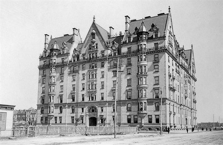 The Dakota Apartments z Polanského filmu se nachází na nároí Central Park West...