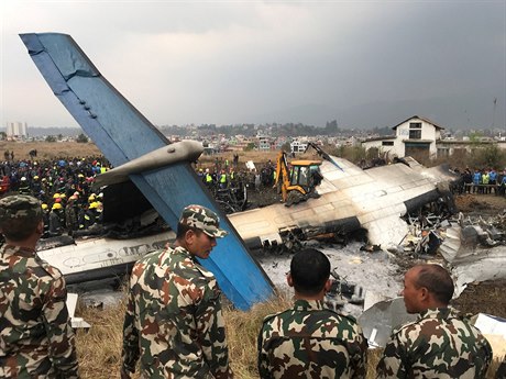 V turistickém Káthmándú havarovalo letadlo se 71 lidmi.
