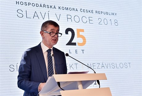 Premiér v demisi Andrej Babi vystoupil na oslavách 25 let Hospodáské komory...