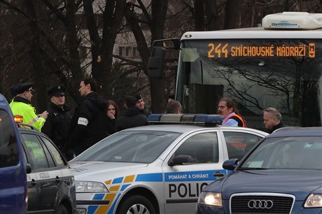 V autobusu na Smíchovském nádraí se stílelo