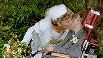 Svatba Hawkinga s Elaine Masonovou.